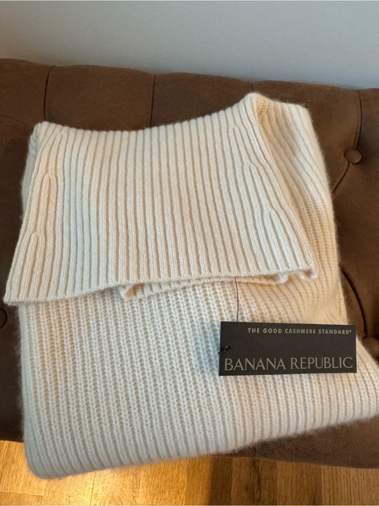 Banana Republic Sweaters - Banana Republic Cream Ribbed Cashmere Cowl Sweater